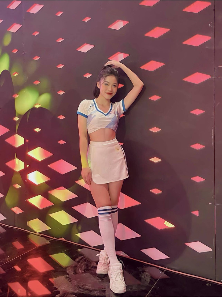 Hot girl Nóng cùng World Cup 2022: Mê Messi, kỹ năng đá bóng không phải dạng vừa - 2