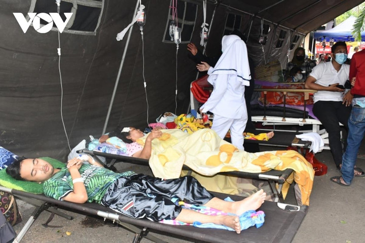 Những hình ảnh thương đau giữa tâm chấn trận động đất ở Indonesia - 12