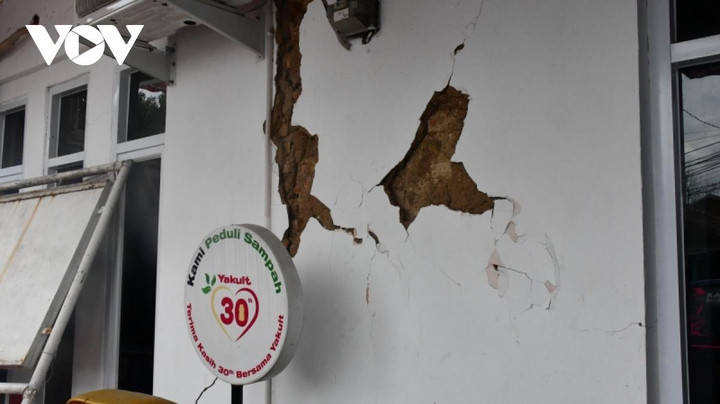 Những hình ảnh thương đau giữa tâm chấn trận động đất ở Indonesia - 3