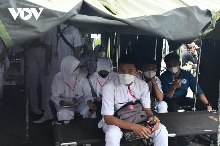 Những hình ảnh thương đau giữa tâm chấn trận động đất ở Indonesia - 7