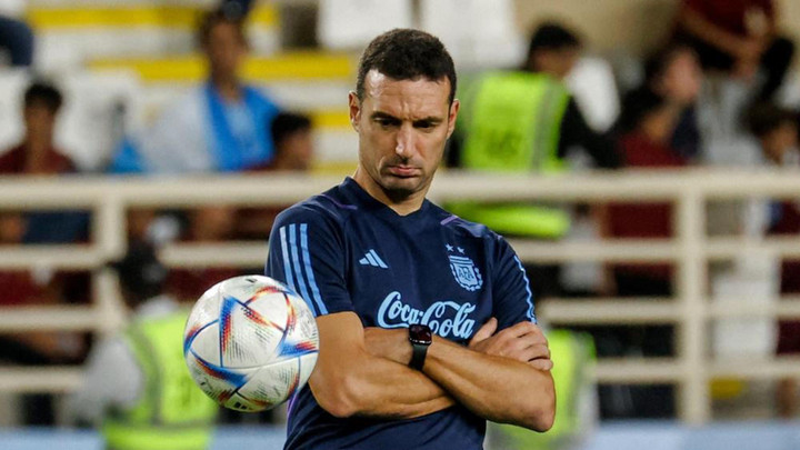 Argentina thua sốc Ả Rập Xê Út, HLV Scaloni đổ tại thể lực - 1