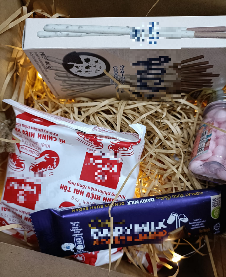 Khoe với khách mình sắp lấy vợ, shipper nhận được hộp quà đầy ‘ý nghĩa sâu xa’ - 1