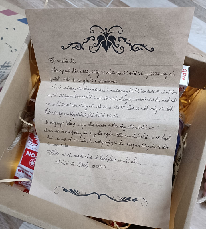 Khoe với khách mình sắp lấy vợ, shipper nhận được hộp quà đầy ‘ý nghĩa sâu xa’ - 2