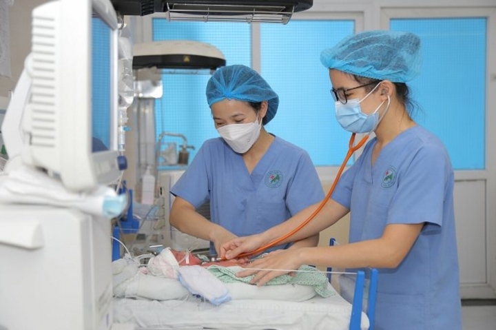 Ba trẻ sơ sinh mắc sốt xuất huyết hiếm gặp - 1