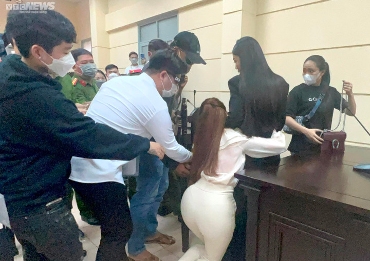 Toà trả hồ sơ điều tra bổ sung, Trang Nemo quỳ xin lỗi bị hại - 2