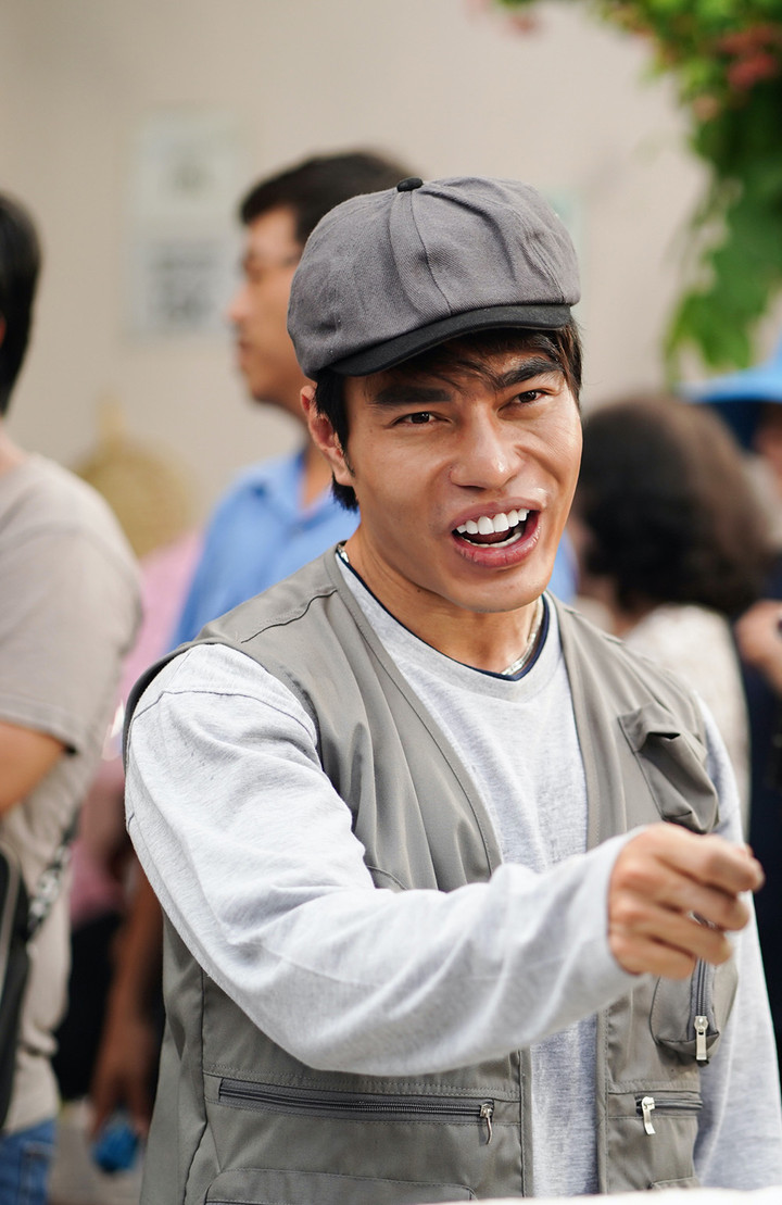 Lê Dương Bảo Lâm được mẹ chăm 'như em bé' trên phim trường - 3