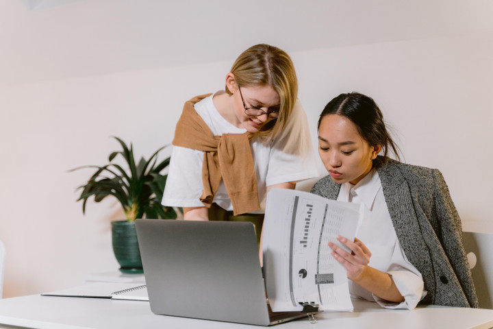 Vì sao nên có nhân viên thích 'bợ đỡ' sếp trong nhóm làm việc? - 3