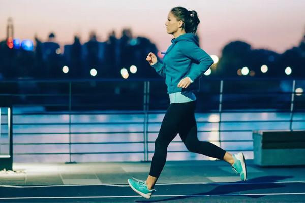 Đau lưng, đau ngực - dấu hiệu liên quan ung thư giai đoạn cuối - 2