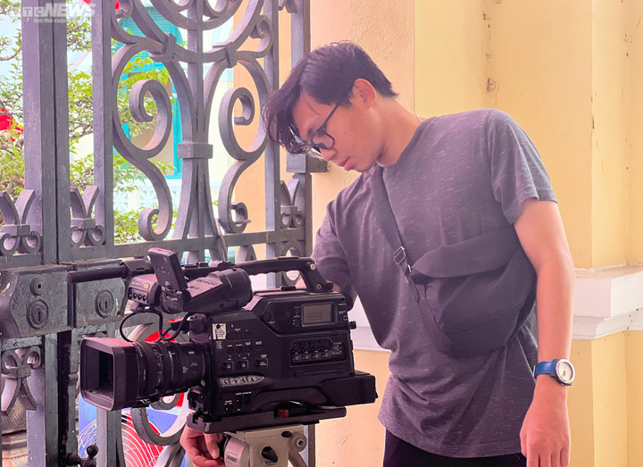 Xét xử dì ghẻ hành hạ bé gái 8 tuổi tới chết: Tòa cho dựng rạp, lắp màn hình LED - 7