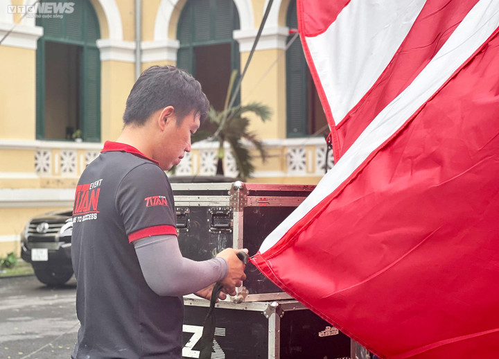 Xét xử dì ghẻ hành hạ bé gái 8 tuổi tới chết: Tòa cho dựng rạp, lắp màn hình LED - 5