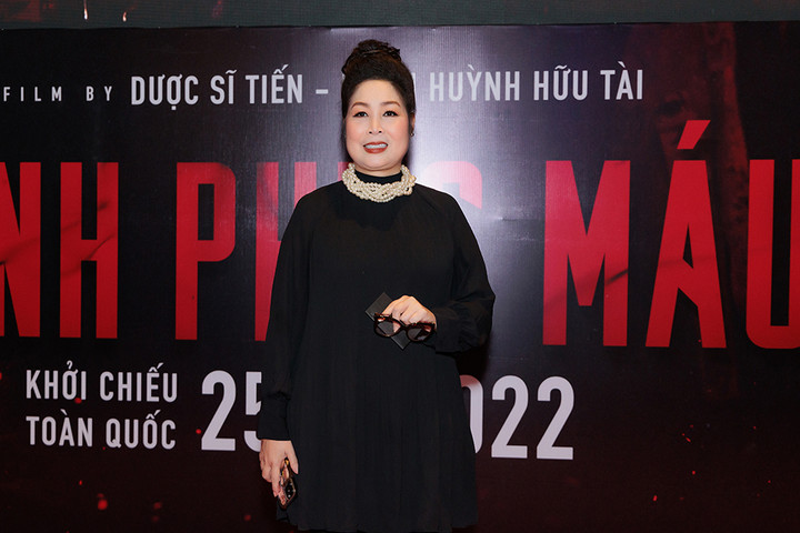 Vợ chồng O Sen 'dính như sam', Cát Phượng trẻ trung bất ngờ - 5