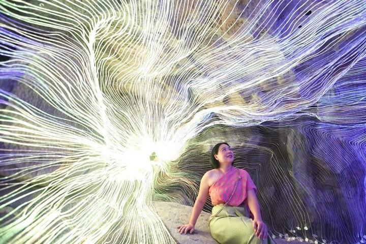 Lạc lối trong không gian lung linh tựa xứ sở thần tiên ở công viên Thái Lan - 7