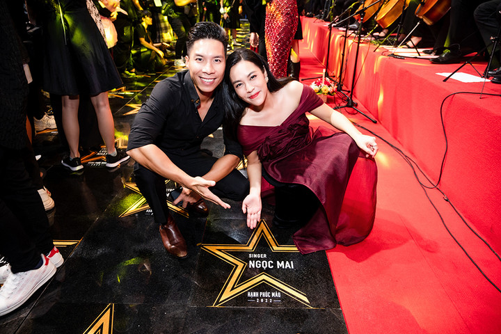 Vợ chồng O Sen 'dính như sam', Cát Phượng trẻ trung bất ngờ - 2