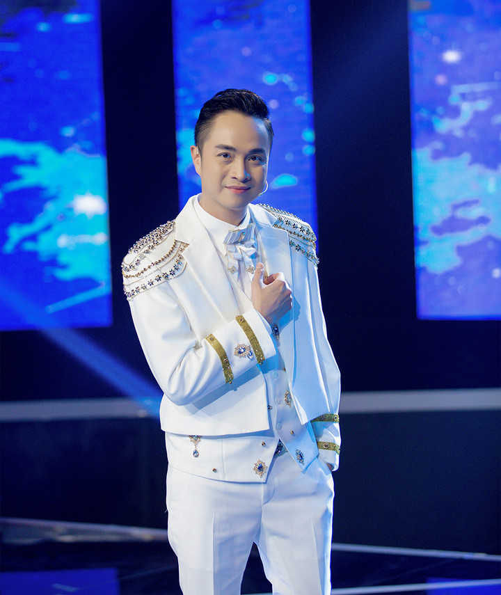 Nhật Tinh Anh 'cơm no áo ấm' suốt 17 năm nhờ một bài hát - 1