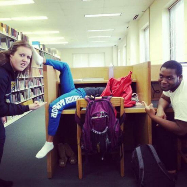 Những dáng ngủ có 1-0-2 ở nơi công cộng khiến người qua đường phải nén cười - 2