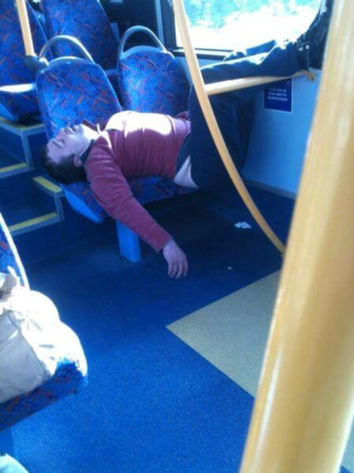 Những dáng ngủ có 1-0-2 ở nơi công cộng khiến người qua đường phải nén cười - 3