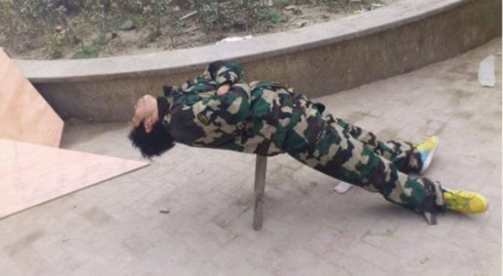 Những dáng ngủ có 1-0-2 ở nơi công cộng khiến người qua đường phải nén cười - 6