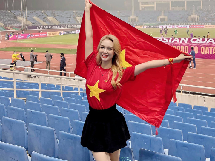 Người đẹp Nóng cùng World Cup dự đoán Thụy Sĩ thắng Cameroon - 3