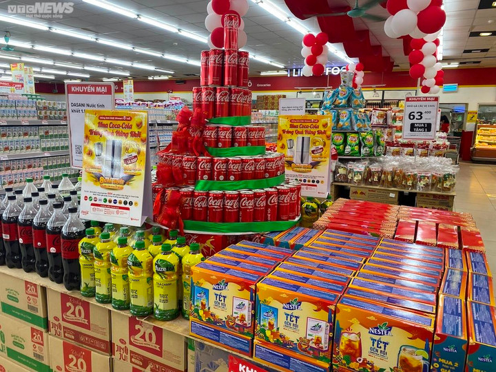 Siêu thị tưng bừng khuyến mại cuối năm, khách thỏa sức mua hàng giá rẻ - 11