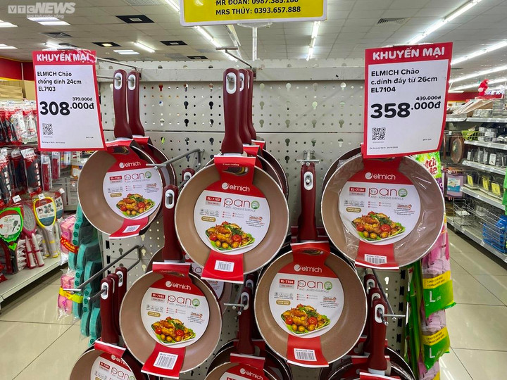 Siêu thị tưng bừng khuyến mại cuối năm, khách thỏa sức mua hàng giá rẻ - 3