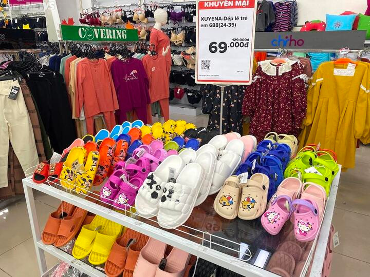 Siêu thị tưng bừng khuyến mại cuối năm, khách thỏa sức mua hàng giá rẻ - 6