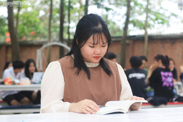 Nữ thủ khoa nhận cùng lúc 2 bằng đại học từng sốc vì trượt nguyện vọng yêu thích - 2