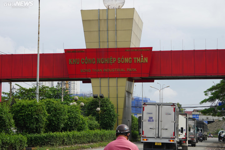 Doanh nghiệp tìm mọi cách cứu công nhân khỏi cảnh thất nghiệp - 2