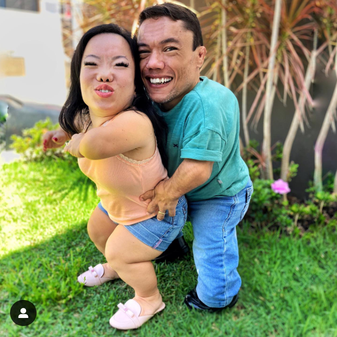 Cặp vợ chồng nhỏ nhất thế giới chia sẻ những khó khăn trong cuộc sống đời thường - 4