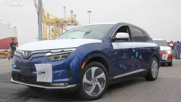 999 ô tô điện VinFast VF 8 lên tàu sang Mỹ - 5