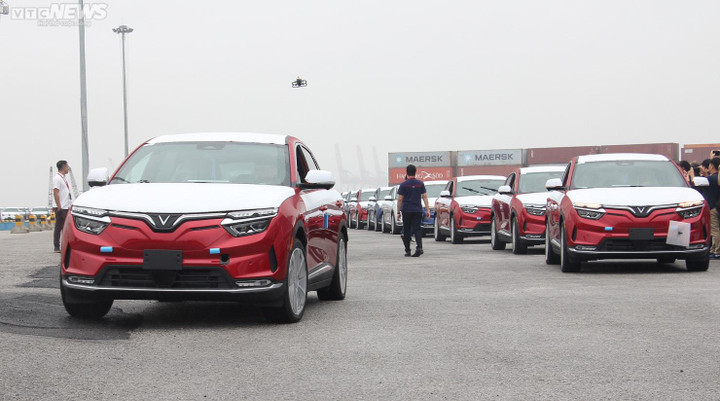 999 ô tô điện VinFast VF 8 lên tàu sang Mỹ - 6