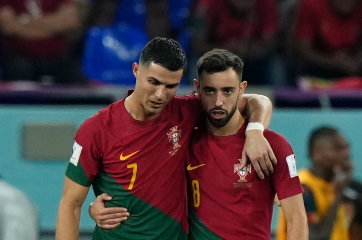 Bruno Fernandes: Cứ chỉ trích Ronaldo tiếp đi