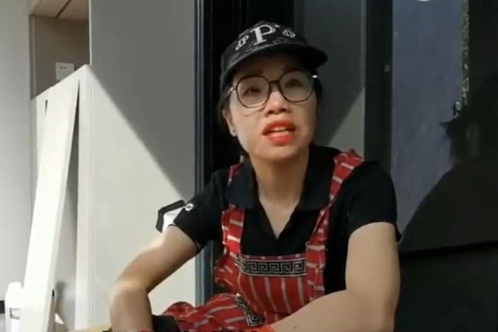 Người phụ nữ mua được 2 ngôi nhà sau 2 năm làm nghề lau dọn - 1