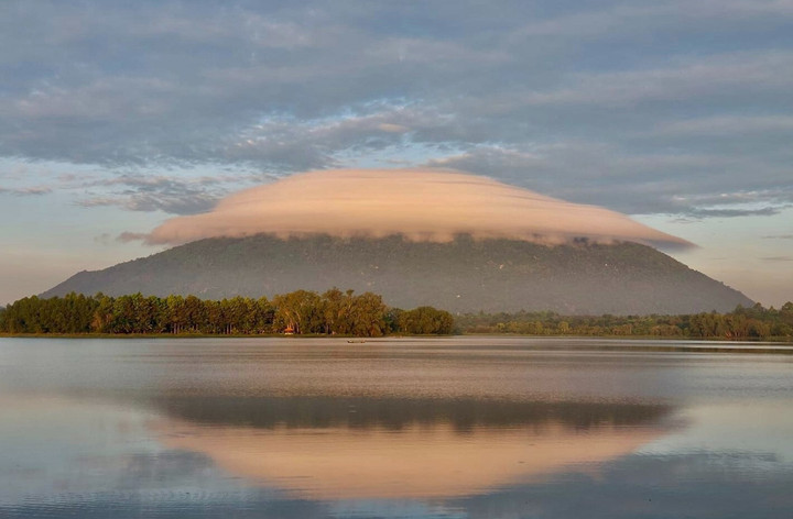 Sau núi Bà Đen, mây hình ‘đĩa bay’ cực hiếm lại xuất hiện ở núi Chứa Chan - 6