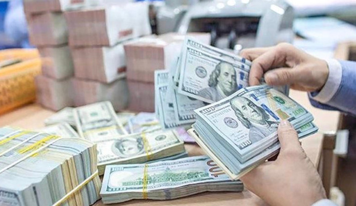 Giá USD 'chợ đen' lao dốc - 1