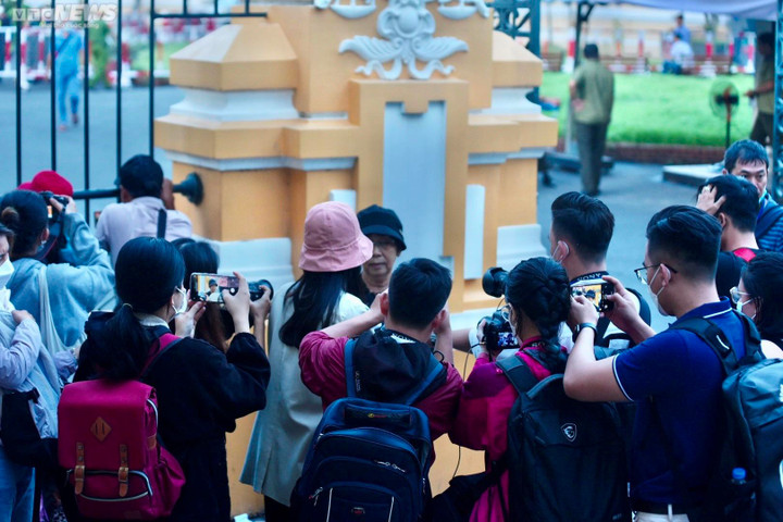  An ninh thắt chặt tại phiên tòa xét xử ‘dì ghẻ’ hành hạ bé gái 8 tuổi đến chết - 9