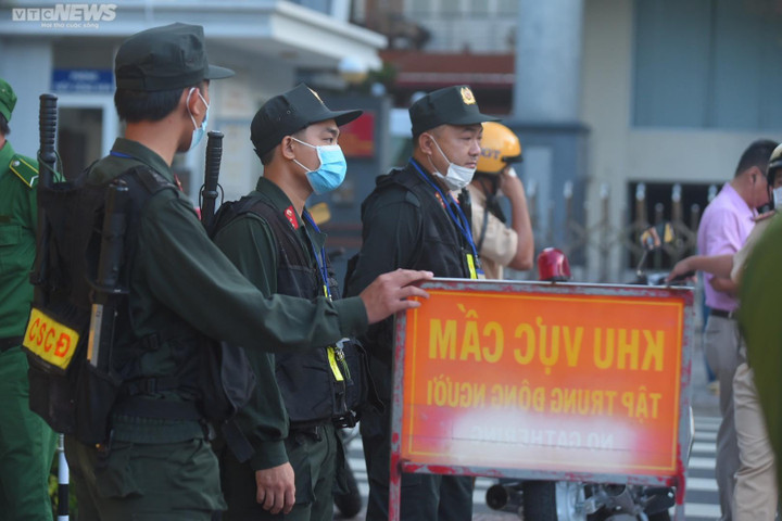  An ninh thắt chặt tại phiên tòa xét xử ‘dì ghẻ’ hành hạ bé gái 8 tuổi đến chết - 4