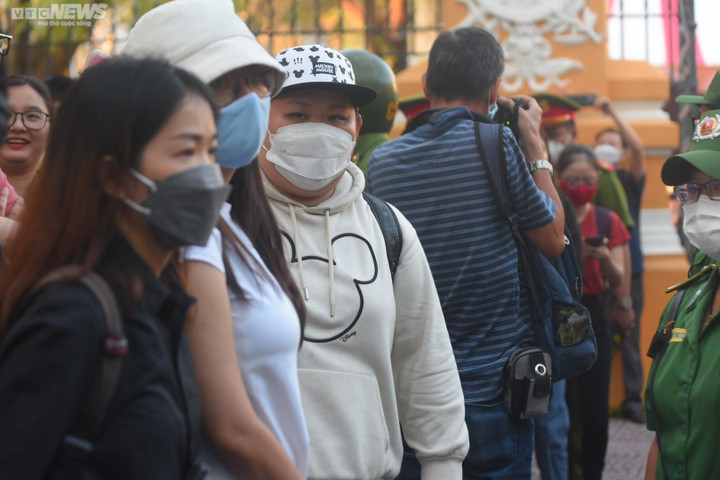  An ninh thắt chặt tại phiên tòa xét xử ‘dì ghẻ’ hành hạ bé gái 8 tuổi đến chết - 8