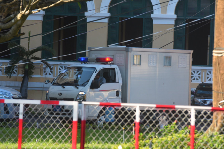 Xét xử 'dì ghẻ' hành hạ bé gái 8 tuổi đến chết: Mẹ ruột bé gái xin vắng mặt - 1