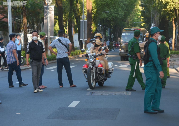  An ninh thắt chặt tại phiên tòa xét xử ‘dì ghẻ’ hành hạ bé gái 8 tuổi đến chết - 6