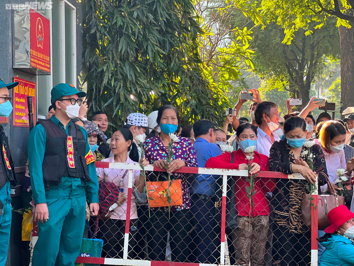  An ninh thắt chặt tại phiên tòa xét xử ‘dì ghẻ’ hành hạ bé gái 8 tuổi đến chết - 2