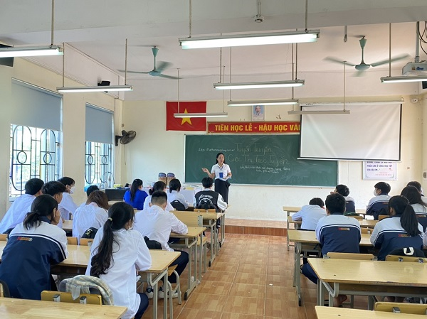 EVNHANOI tăng cường tổ chức tuyên truyền về bảo vệ hành lang an toàn lưới điện - 2