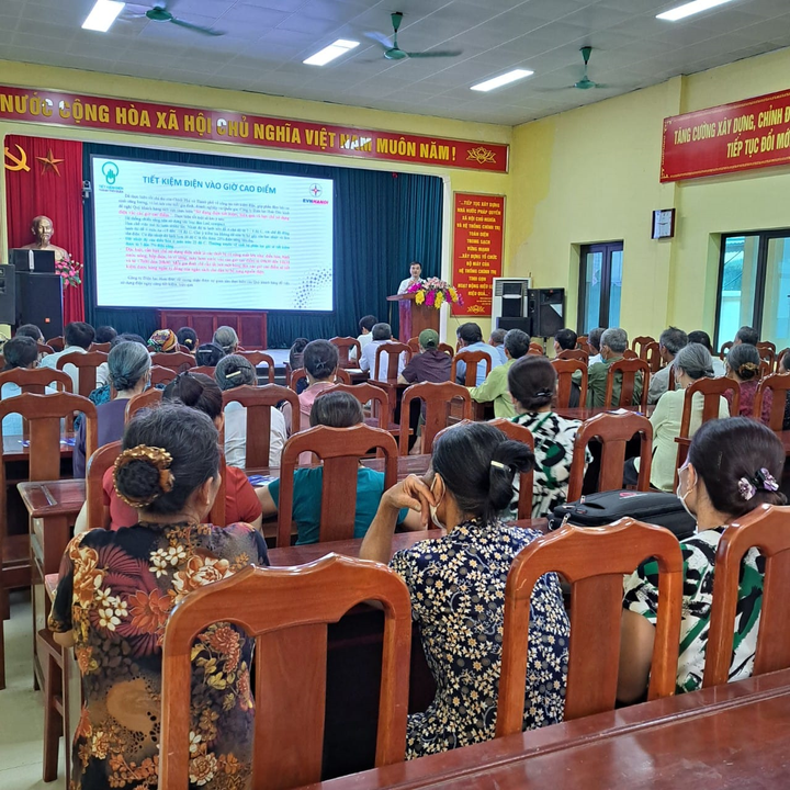 EVNHANOI tăng cường tổ chức tuyên truyền về bảo vệ hành lang an toàn lưới điện - 4