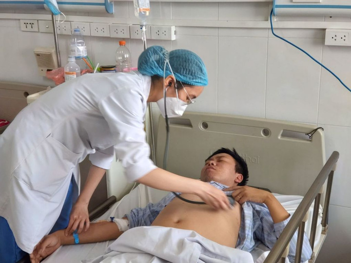 Sốt xuất huyết diễn biến phức tạp, nhiều ca bệnh chuyển nặng, tử vong - 1