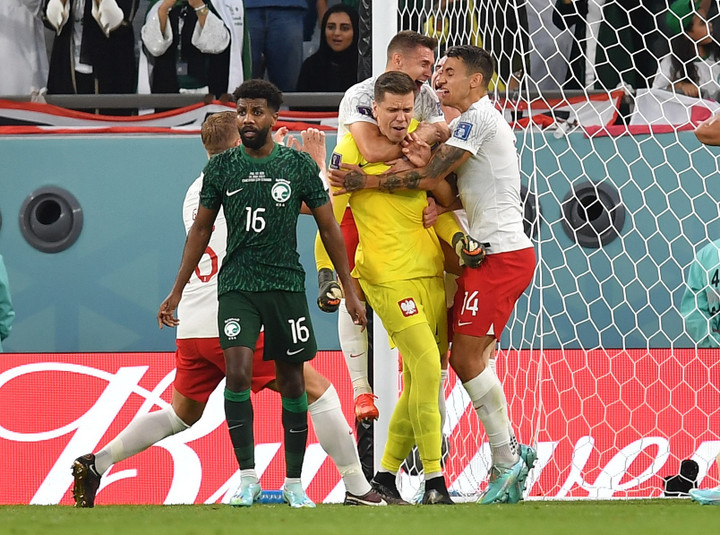 Trực tiếp bóng đá Ba Lan 2-0 Ả Rập Xê Út: Lewandowski lập công - 8