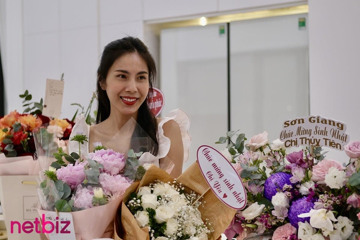 Thủy Tiên bất ngờ với tiệc sinh nhật do Công Vinh và fans bí mật thực hiện - 7