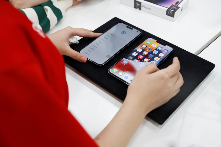 Thị trường smartphone vẫn bình ổn sau khi tỷ giá USD tăng cao - 1