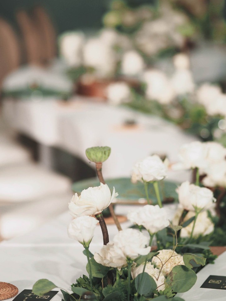 Hoa hậu Ngọc Hân ngại ngùng khi được ông xã hôn trong đám hỏi - 2