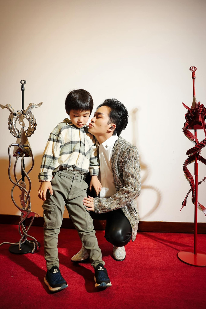 Sao Việt 28/11: Thương Tín tươi tắn đi xem phim sau vụ ngã xe máy - 8