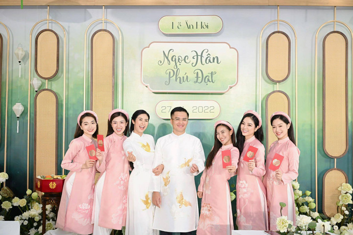 Hoa hậu Ngọc Hân ngại ngùng khi được ông xã hôn trong đám hỏi - 4