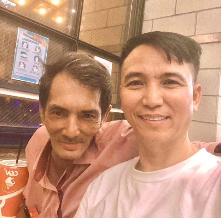 Sao Việt 28/11: Thương Tín tươi tắn đi xem phim sau vụ ngã xe máy - 1